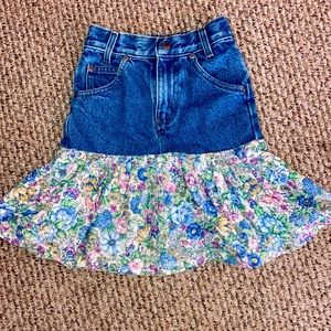 Girl’s Size 5 Slim skirt. By : Arizona Jeans